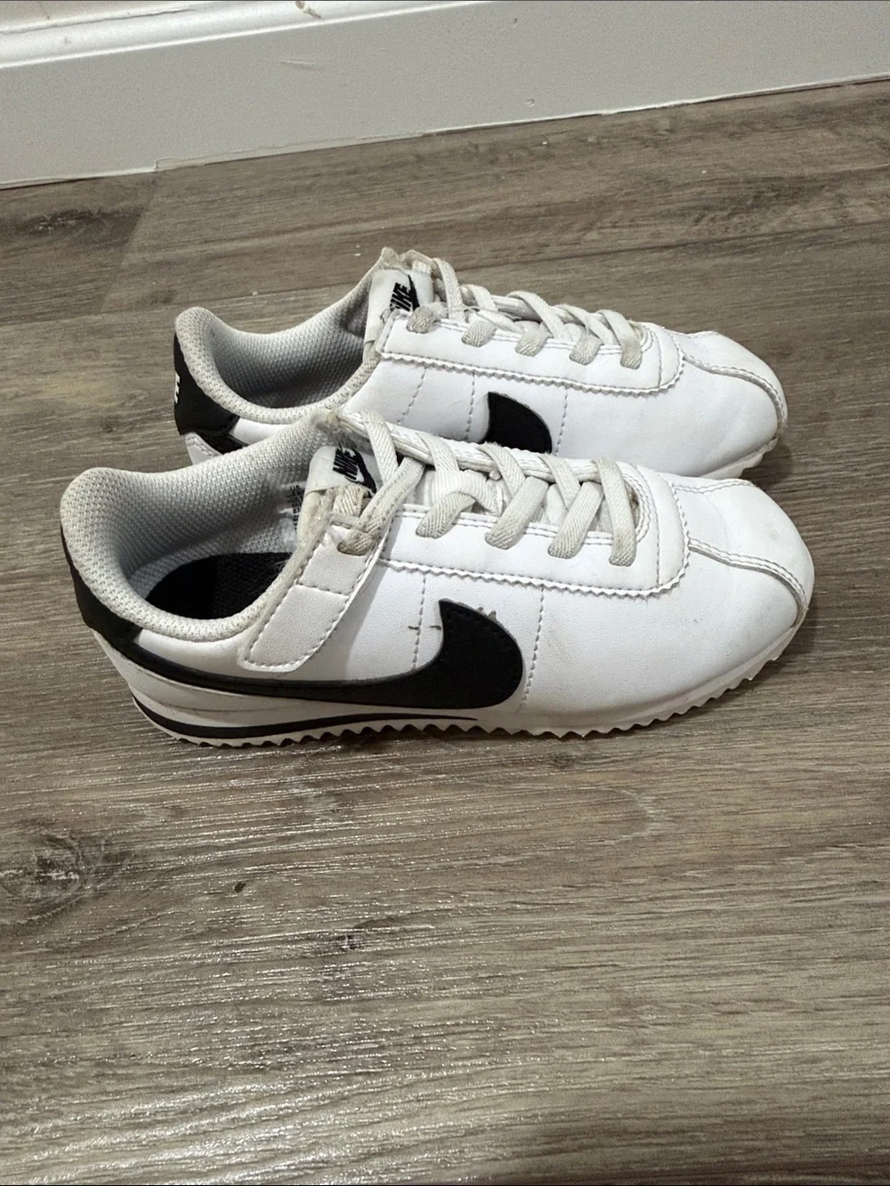 Nike Kids White and Black Low-Top Sneakers